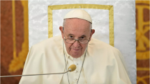 Pope says 'our hearts are in Bethlehem' in Christmas mass