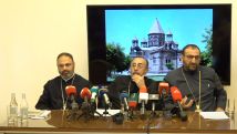 Տպավորություն է, որ փորձ է արվում պատմությունը մեզ մոտ շարադրել արտաքին պահանջներին ու ճաշակներին համապատասխան. Արշակ սրբազան