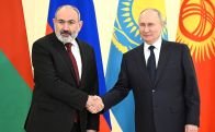 Պուտինը Պավլովսկի պալատում շրջայցի ժամանակ զրուցել է Փաշինյանի հետ