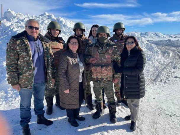 Депутаты от фракции «Армения» посетили военнослужащих, несущих боевое дежурство