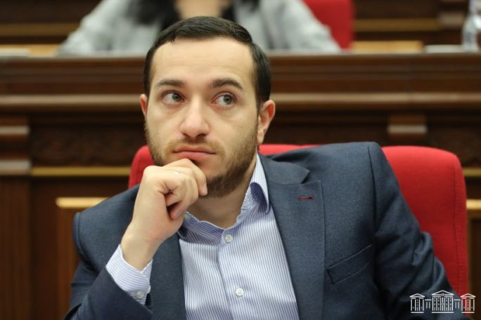 Pashinyan mispronounced new minister's surname at cabinet meeting