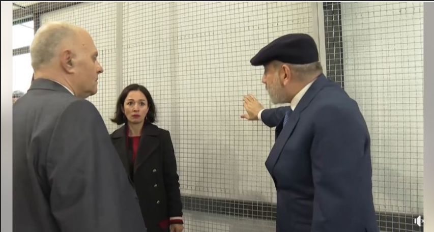 Փաշինյանն այսօր էլ այցելել է մեկ այլ դպրոց