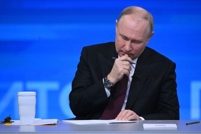 Президент РФ В.Путин: «По яйцу видите, что у нас произошло?»