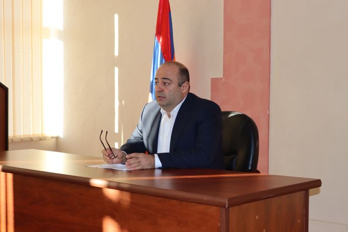 Ստեփանավանի քաղաքապետարան. Որտեղից են հայտնվել արյան հետքերը քաղաքացու դեմքին և վերնաշապիկին, տեղյակ չենք