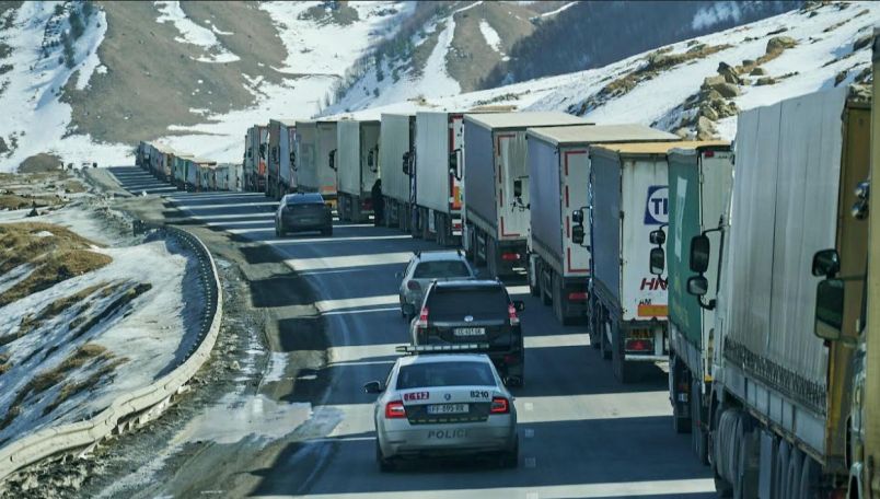 Վերին Լարսը փակ է բեռնատարների համար