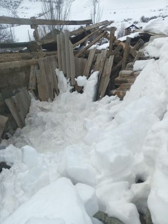 Տորունիքում ձյան ծանրությունից քանդվել է  սոցիալապես անապահով ընտանիքի մառանի տանիքը