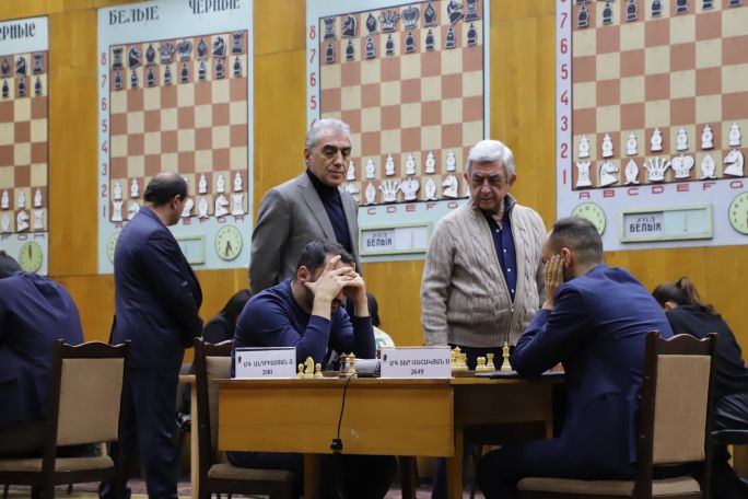 Serzh Sargsyan observes ongoing progress of Armenian Chess Championships