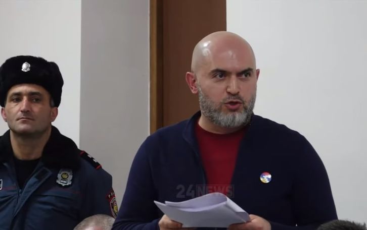 «Մի բան էլ ավելի սարքեք, ինչ խնդիր կա,մի հատ այս կողմ, մի հատ այն կողմ»․ Աշոտյանը՝ դատավորին