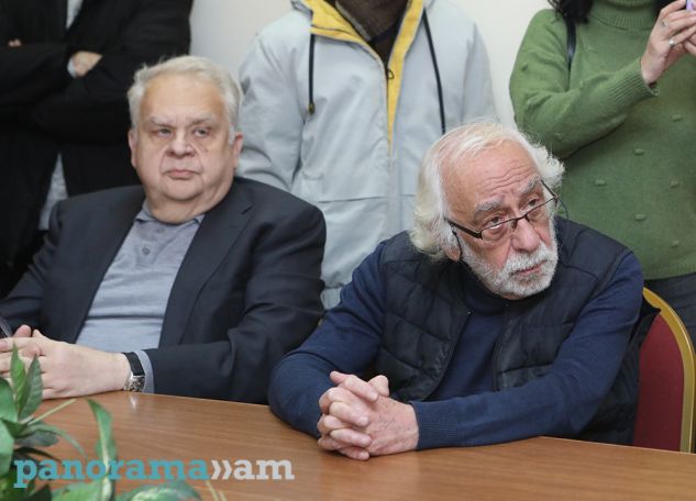 Ինչպե՞ս է պատահում, որ այսօր լակոտների է տրվում դասագիրք գրելու պատասխանատու գործը.  Հակոբ Ավետիքյան