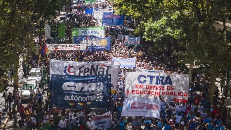 В Аргентине проходят акции протеста против реформ нового президента Хавьера Милея.