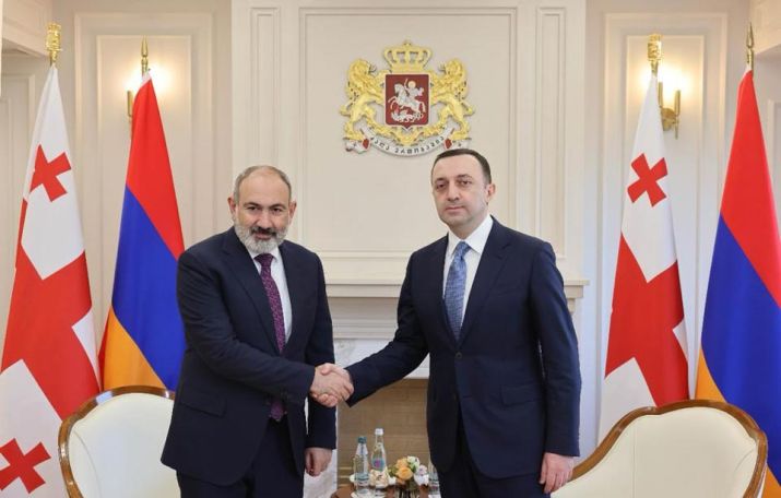 Pashinyan, Garibashvili hold private talks