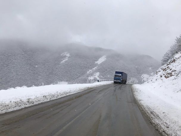 Ստեփանավանի, Վայքի, Սիսիանի տարածաշրջանների ավտոճանապարհներին տեղ-տեղ մերկասառույց է