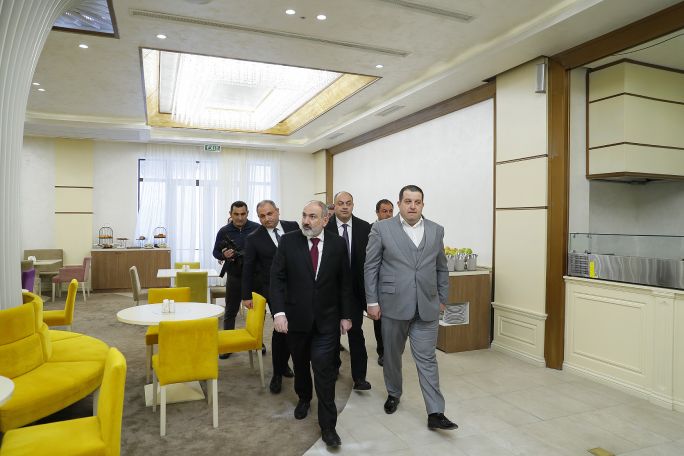 Никол Пашинян в Цахкадзоре присутствовал на открытии прошедшего ребрендинг гостиничного комплекса Golden Palace