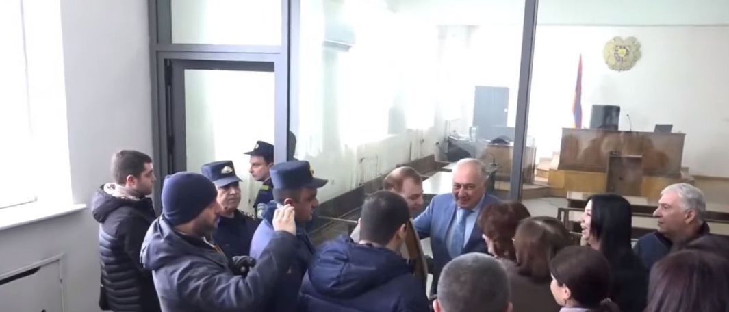 Суд в Ереване приговорил Армена Чарчяна к 4 годам заключения условно
