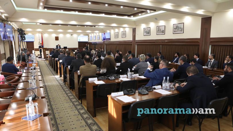 Գևորգ Ստեփանյանին ու Զարուհի Փոստանջյանին չզրկեցին մանդատից