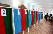 Карусели и удаление наблюдателей с избирательных участков: СМИ сообщают о нарушениях на выборах президента Азербайджана