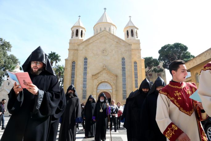 Վա՜յ այն ազգին, որ չունի խորհրդանիշ։ Վա՜յ այն ազգին, որ հավատարիմ չէ իր պապերուն խորհրդանիշներուն. Արամ Ա Կաթողիկոս