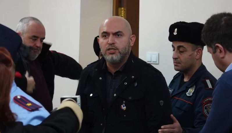 Армен Ашотян: «Конституция – очередная жертва этой власти, главное, чтобы девственность не проверяли»