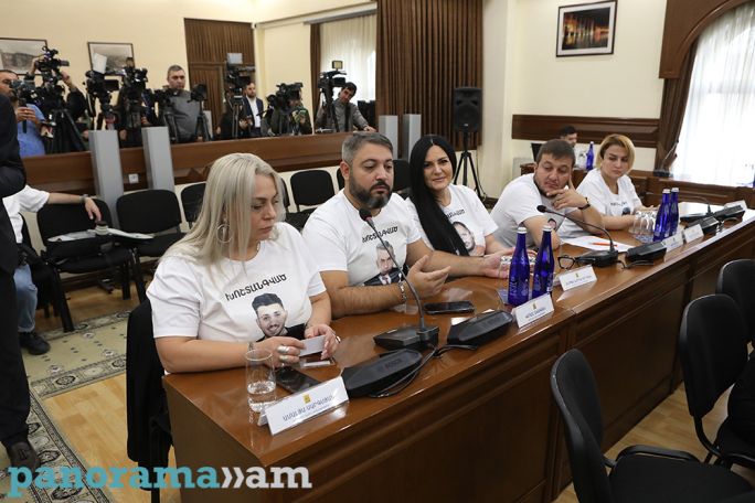 Two members of Yerevan municipal council quit Public Voice faction