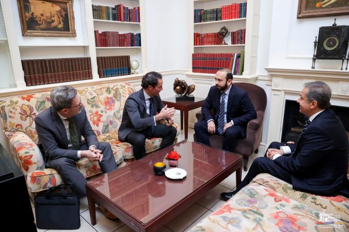 Armenian FM, NATO envoy discuss recent regional developments