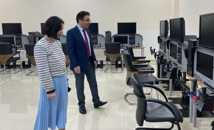 Մինչ ցուցարարները ԿԳՄՍՆ դիմաց բողոքում են, Ժաննա Անդրեասյանն Աբու Դաբիում է