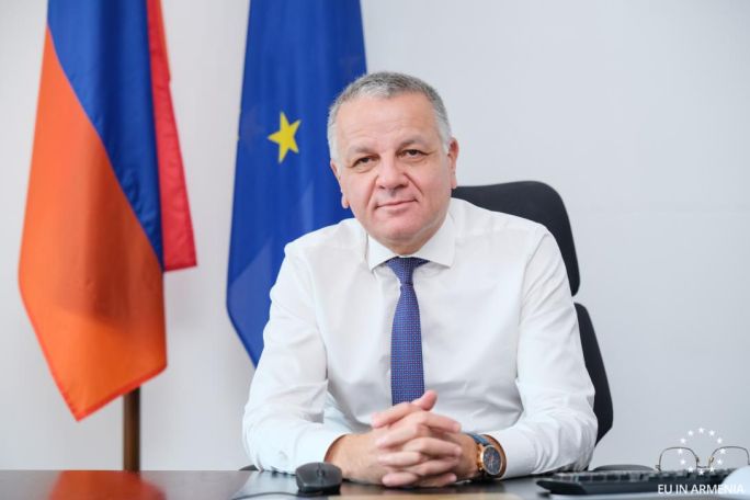 EU envoy offers condolences to killed Armenian soldiers' families