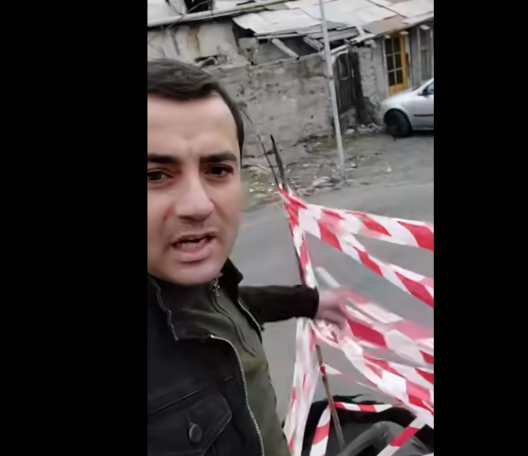 Չախոյան. Փոսի վրա կարմիր ժապավենն էլ երևի Տիգրան Ավինյանն է կպցրել, որ բացում անի