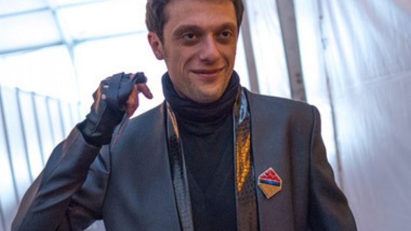 Aram MP3: An elegant grey coat with an Armenian flag brooch