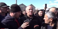 В Армении трудовые мигранты перекрыли трассу Ереван – Мартуни, протестуя против налогообложения
