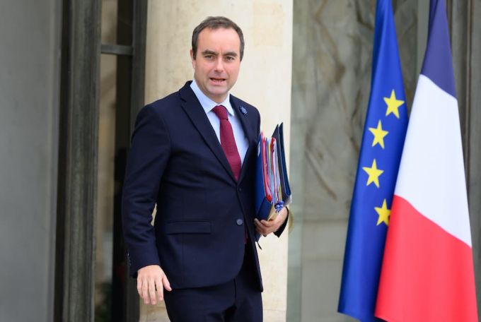 French defense minister travels to Armenia