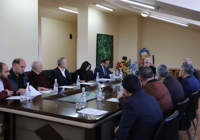 Serzh Sargsyan meets with representatives of regional chess federations