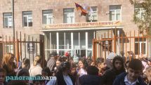 Թիվ 130 դպրոցում կրքերը չեն հանդարտվում. Դպրոց է  եկել քաղաքապետարանի պաշտոնյան