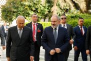 Փաշինյանը հանդիպել է Արաբական պետությունների լիգայի գլխավոր քարտուղարին