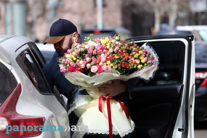 Чего хотят женщины? Топ-5 самых желанных подарков на 8 Марта