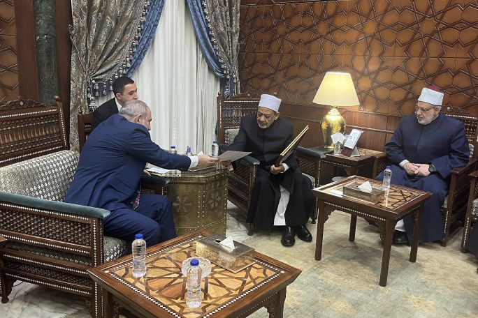 Pashinyan meets with grand imam of Al-Azhar
