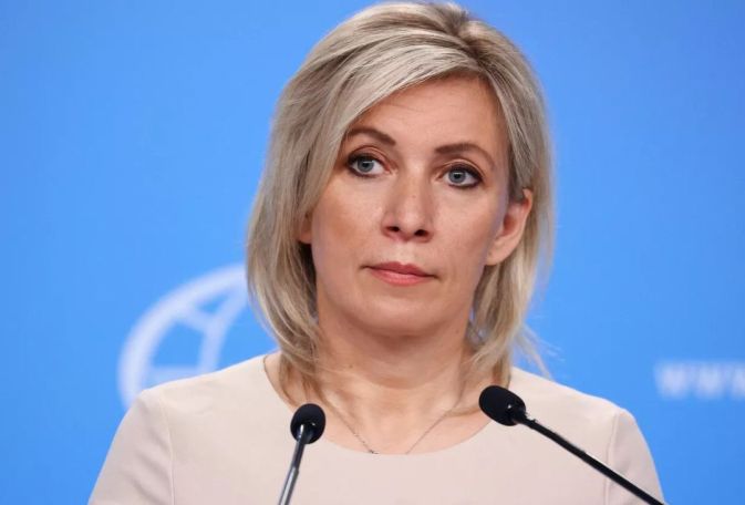 Мария Захарова поздравила женщин с 8 Марта песней