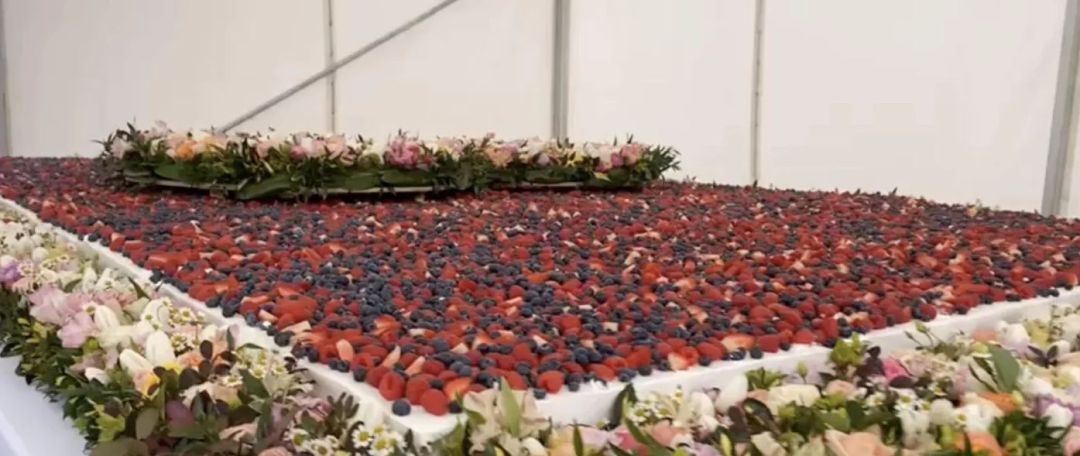 Самый большой в мире натуральный ягодный торт приготовили в Сочи в честь 8 Марта