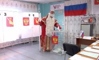 Дед Мороз из Великого Устюга проголосовал на выборах президента РФ