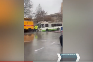 В Ереване троллейбус оказался в канаве