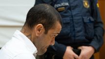 Обвиняемого в изнасиловании футболиста Алвеса отпустят под залог в 1 млн евро