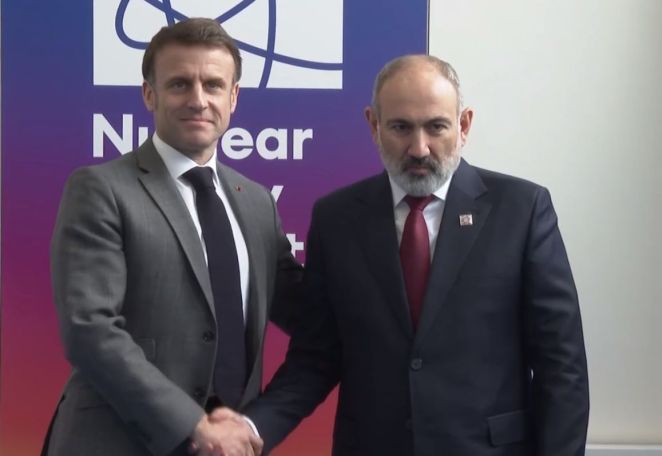 Pashinyan, Macron met in Brussels
