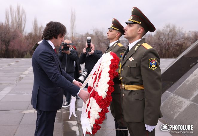 Премьер Грузии почтил память жертв Геноцида армян