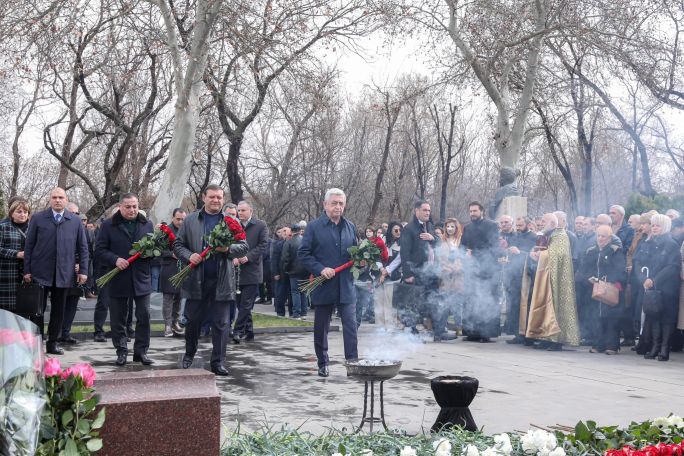 Серж Саргсян в Пантеоне им.Комитаса воздал дань уважения памяти Андраника Маргаряна