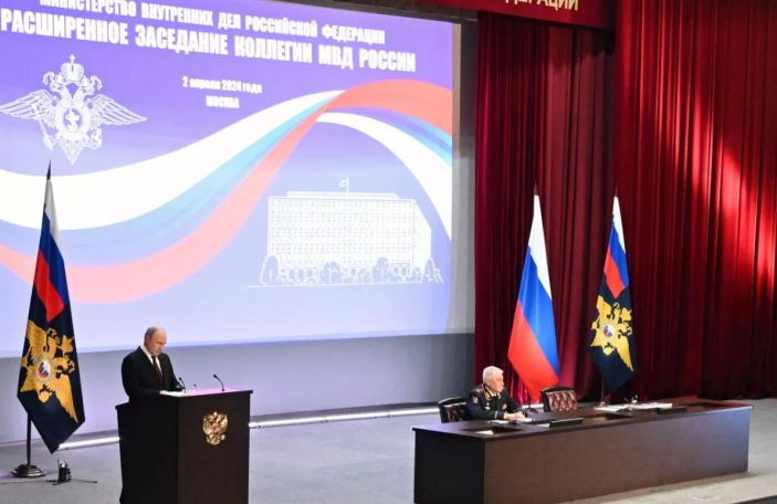 Путин перечислил главные правила для въезжающих в Россию мигрантов