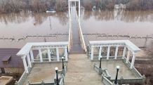 На затопленных участках в Оренбурге плавают вещи, нет ворот и калиток