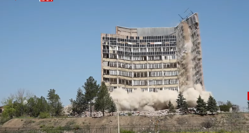 Former Defense Ministry building demolished in Armenia