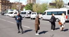 Protesters briefly block street in central Yerevan