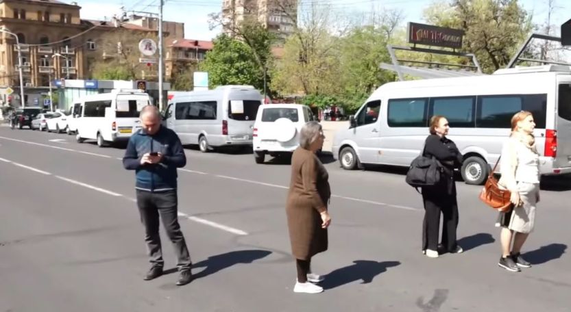 Protesters briefly block street in central Yerevan