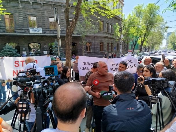 Protest to 'stop' Pashinyan held outside Armenian government