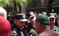 Ինչ-որ ասում ես, լավ ես անում, ոստիկանների մասին աշխատի քիչ խոսես. Զգուշացում Չախալյանին